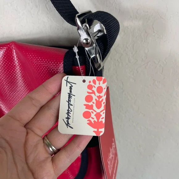 FP Movement x Manhattan Portage Vinyl Vintage Messenger Bag Red NWT - Picture 4 of 10